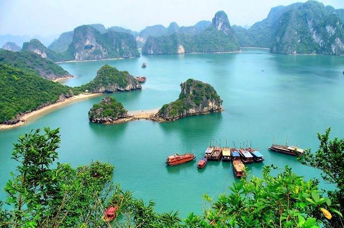 Ha Long Bay: The wonder of nature