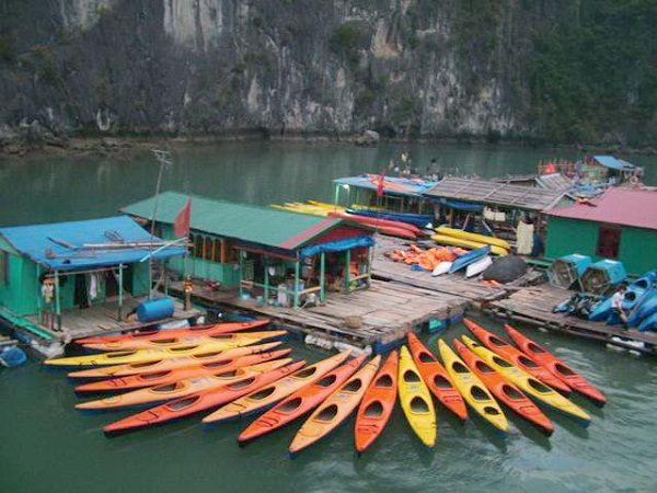 Kayaking – a new experience in Ha Long Bay, Vietnam