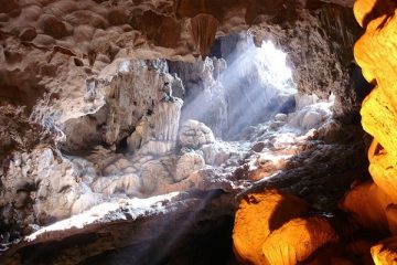 Thien Cung cave – a glorious place of Halong Bay