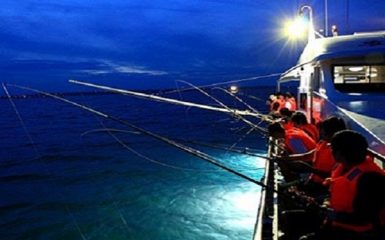 Night squid fishing in Halong bay junk boat tours