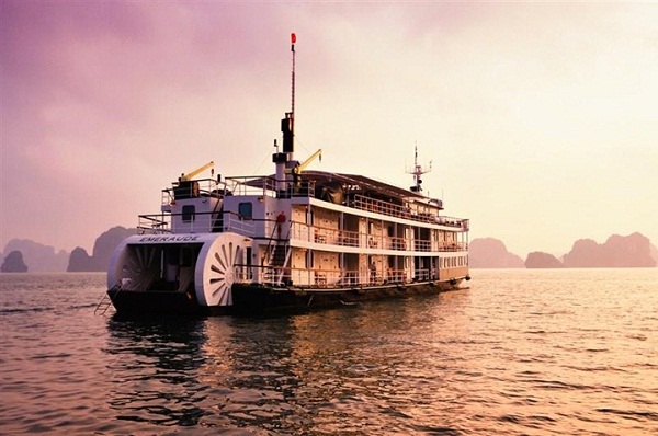 Emeraude Classic Cruise in sunset
