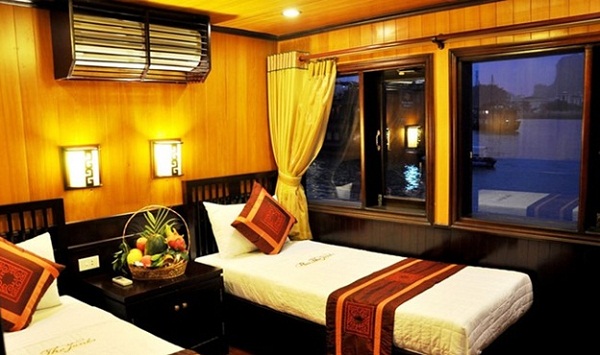 An opulent cabin in Bai Tho Junk