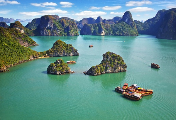 What you can do on a Halong Bay day trip?