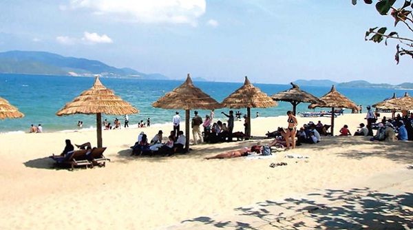 Poetic beauty of Bai Chay beach