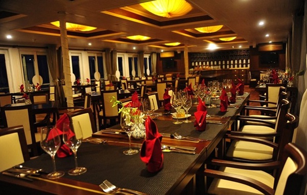The luxury restaurant on Starlight Cruise