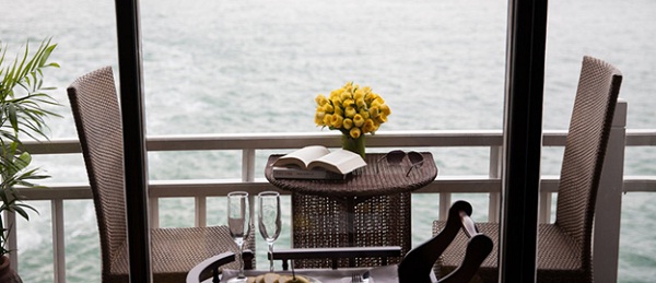 Traveling Halong Bay on Victory Star Cruise
