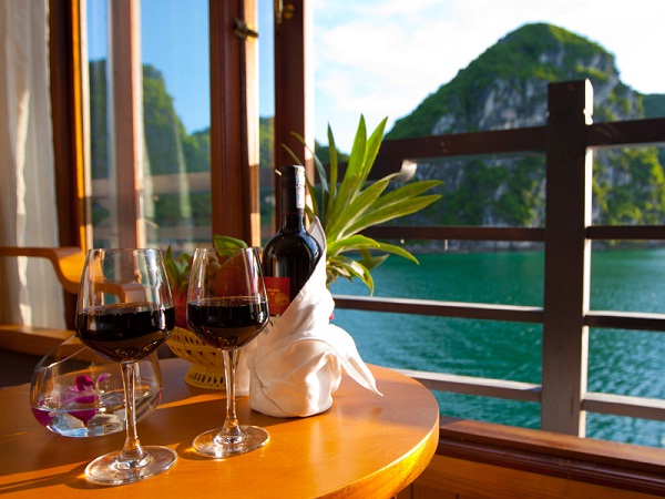 Enjoying Halong Bay with Pelican Cruise