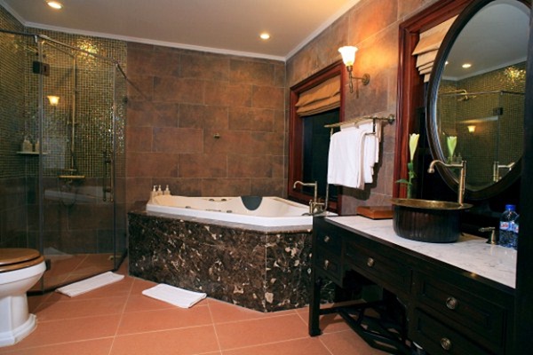 Luxury jacuzzi bath tub