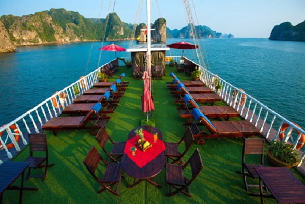 Gray Line's Sundeck