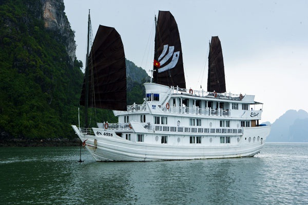 Bhaya Classic Cruise, Halong Travel