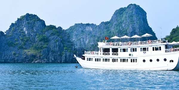 Bhaya Legend cruise on Halong Bay