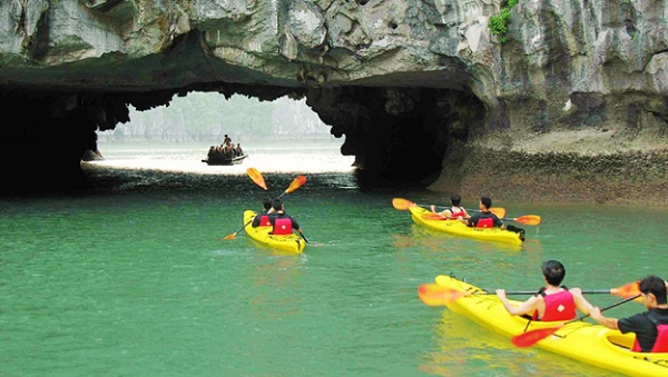 Kayaking on Halong
