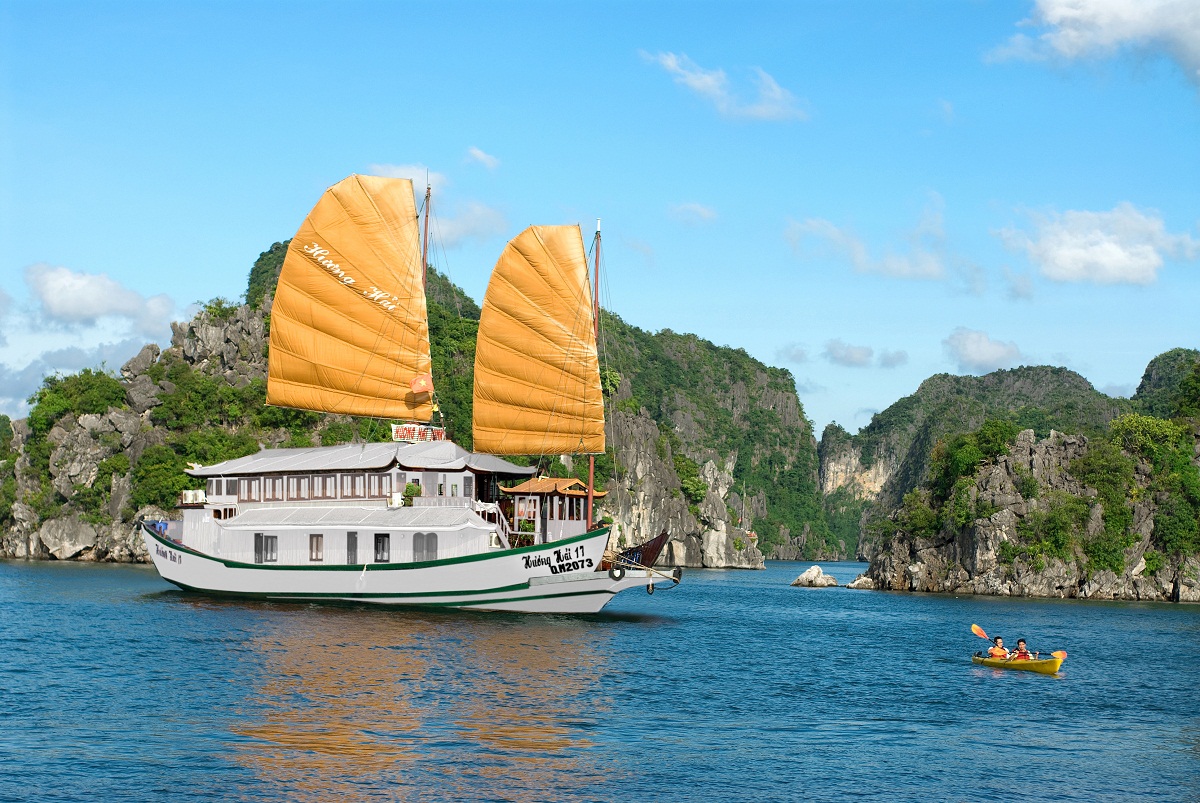 Huong Hai Junk, Halong Travel, Vietnam