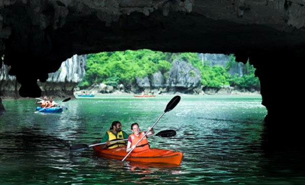 Reasons for a kayak tour in Halong Bay