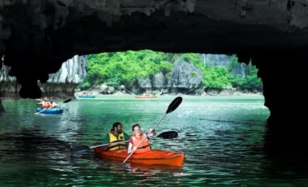 Reasons for a kayak tour in Halong Bay