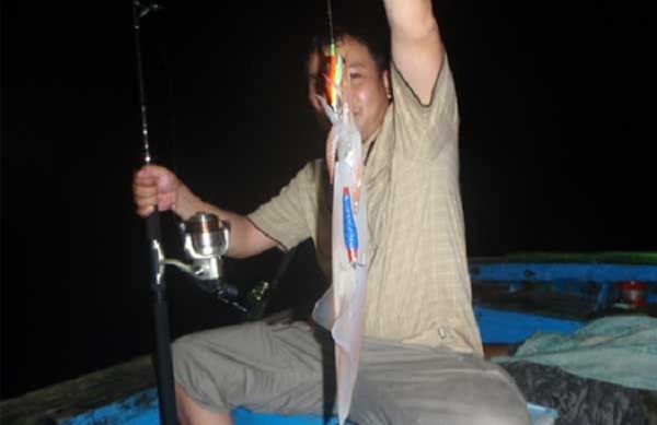 Squid fishing in Halong Bay