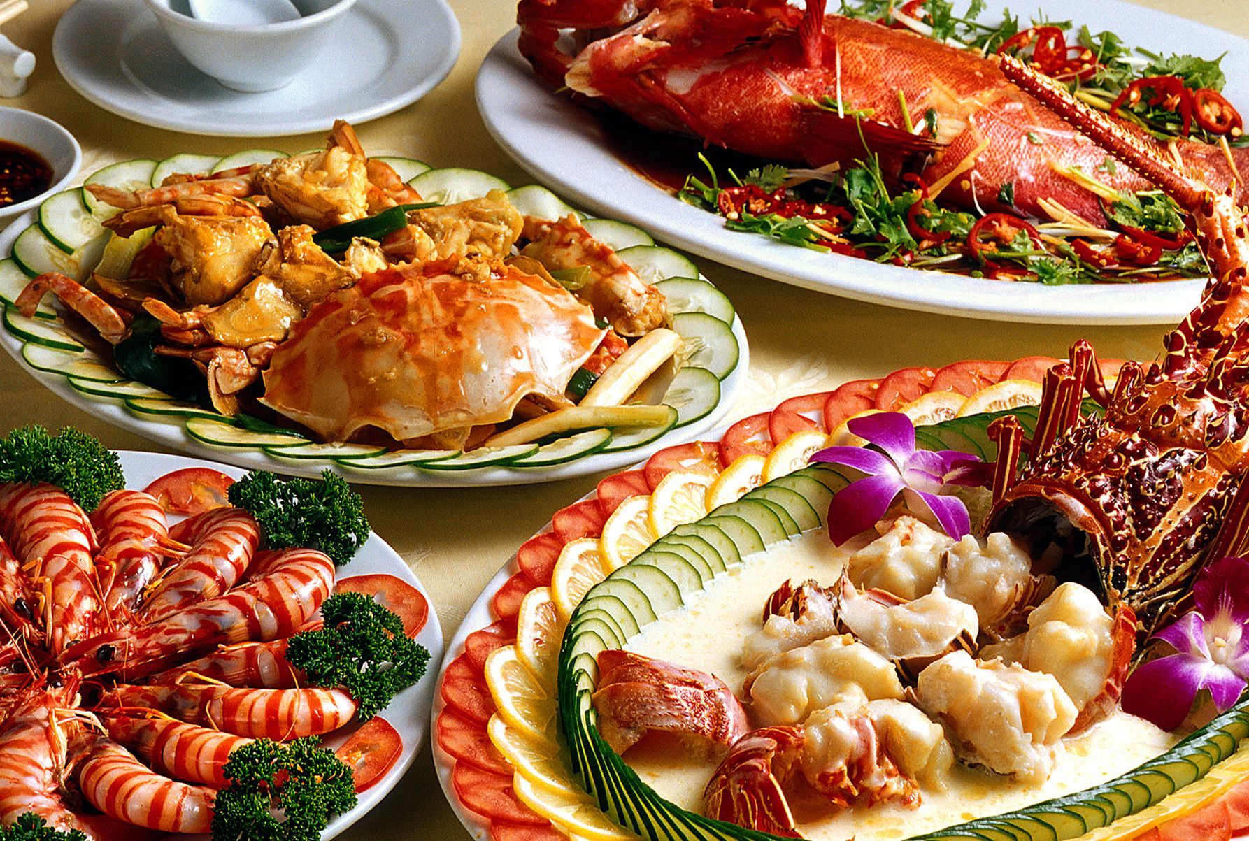 Праздничный стол с морепродуктами. Красивые блюда. Красивый стол с едой. Блюда на столе. Праздничные блюда.