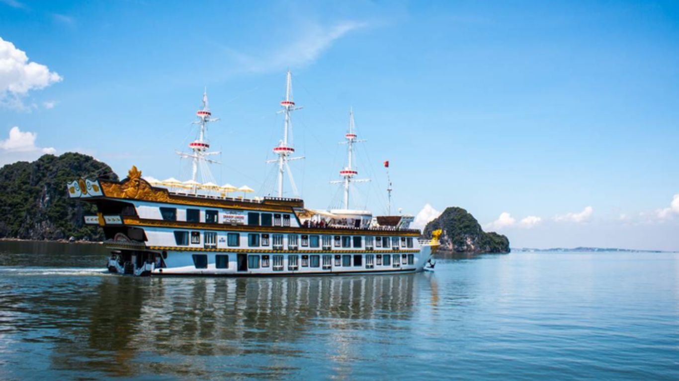 The Dragon Legend Cruise on the bay water