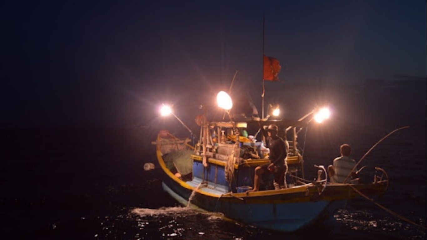 Squid fishing in Halong bay in March