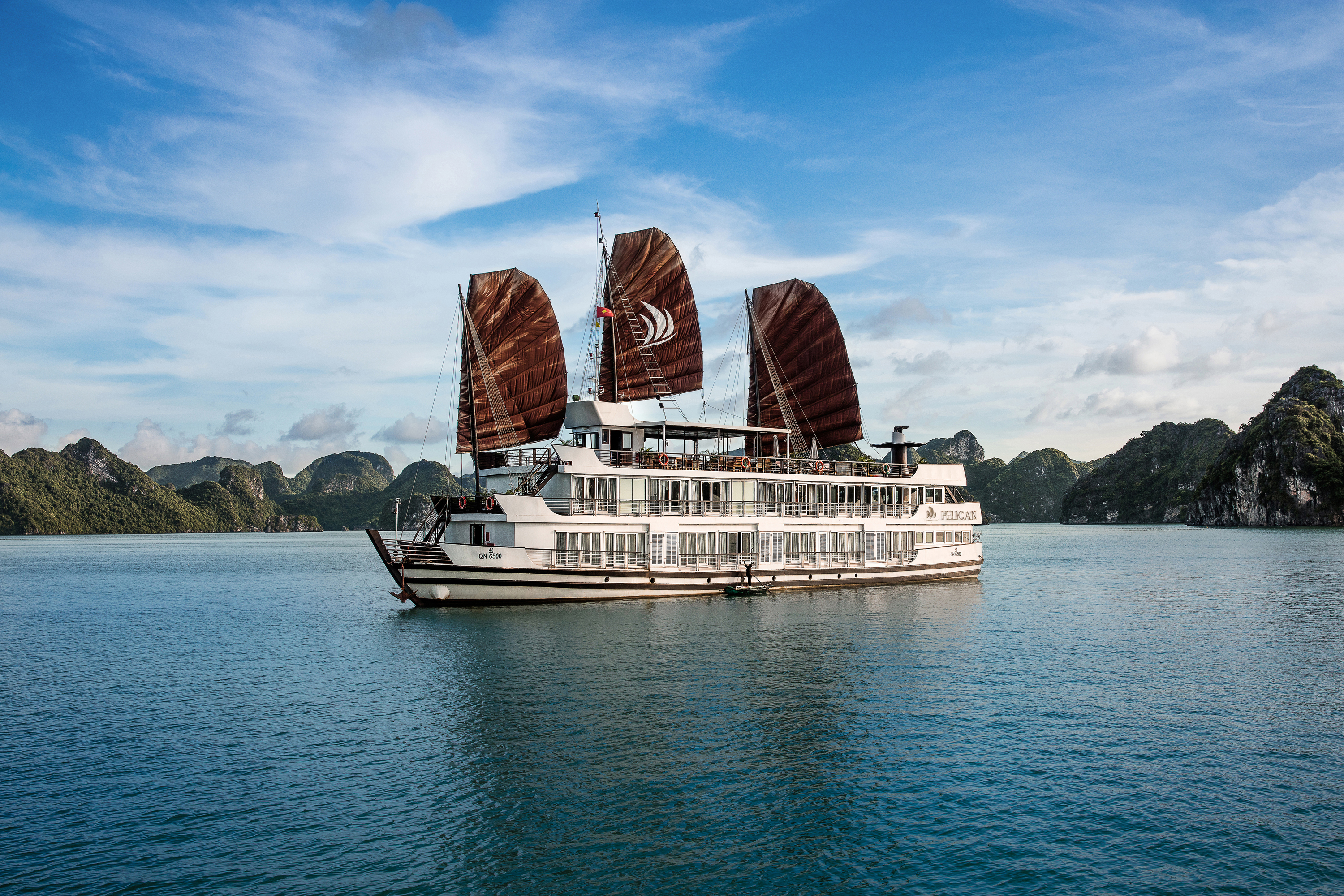 Let’s experience a Halong Bay cruise in 2017