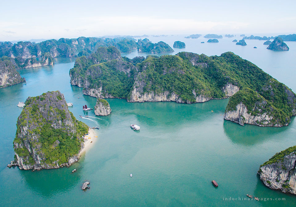 View amazing beauty of Halong Bay