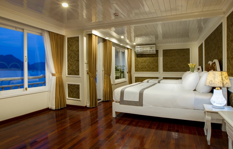Signature Royal Cruise royal-family-suite