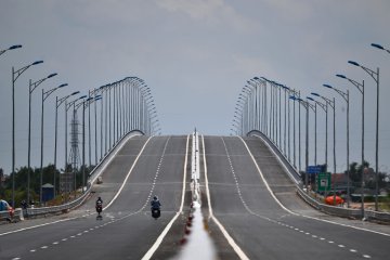 Bach Dang bridge