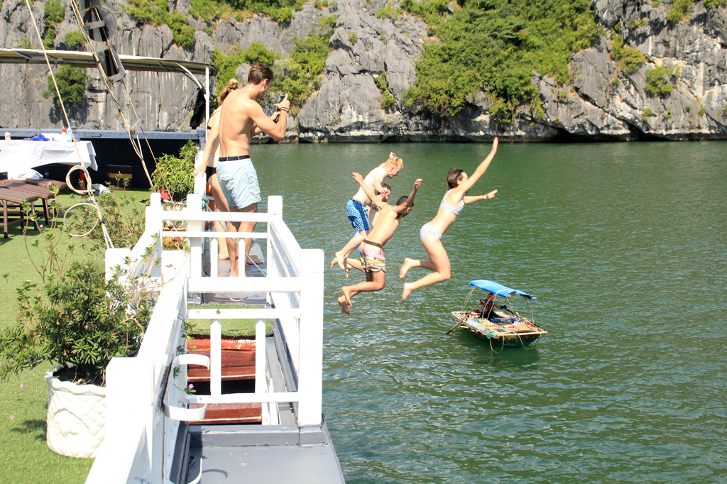 Treat yourself to an energizing swim in the boundless water of Lan Ha Bay