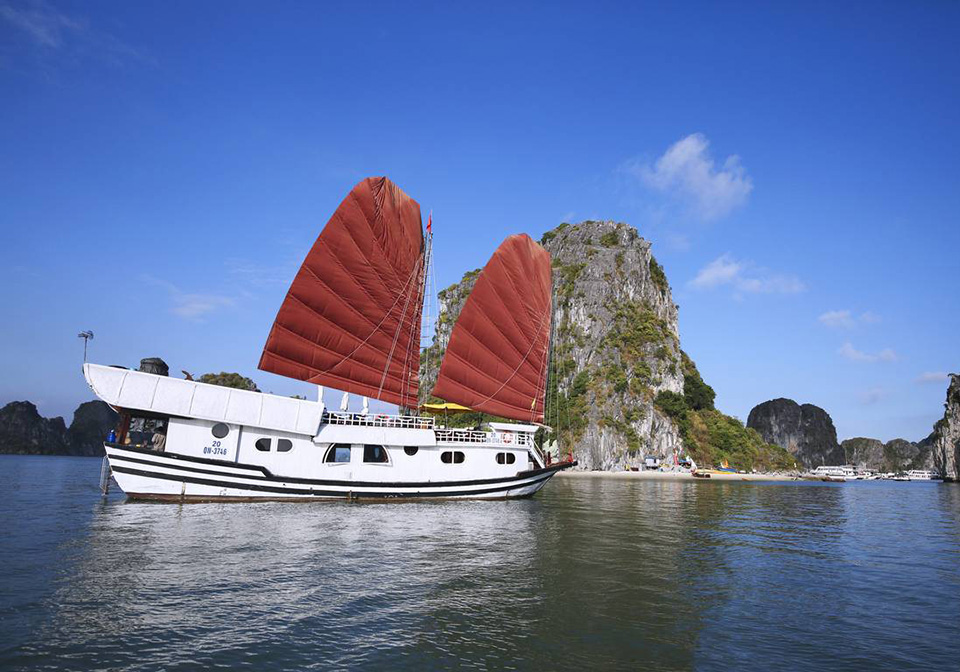 halong_bay_private_cruise_Dragon_Bay_Cruise