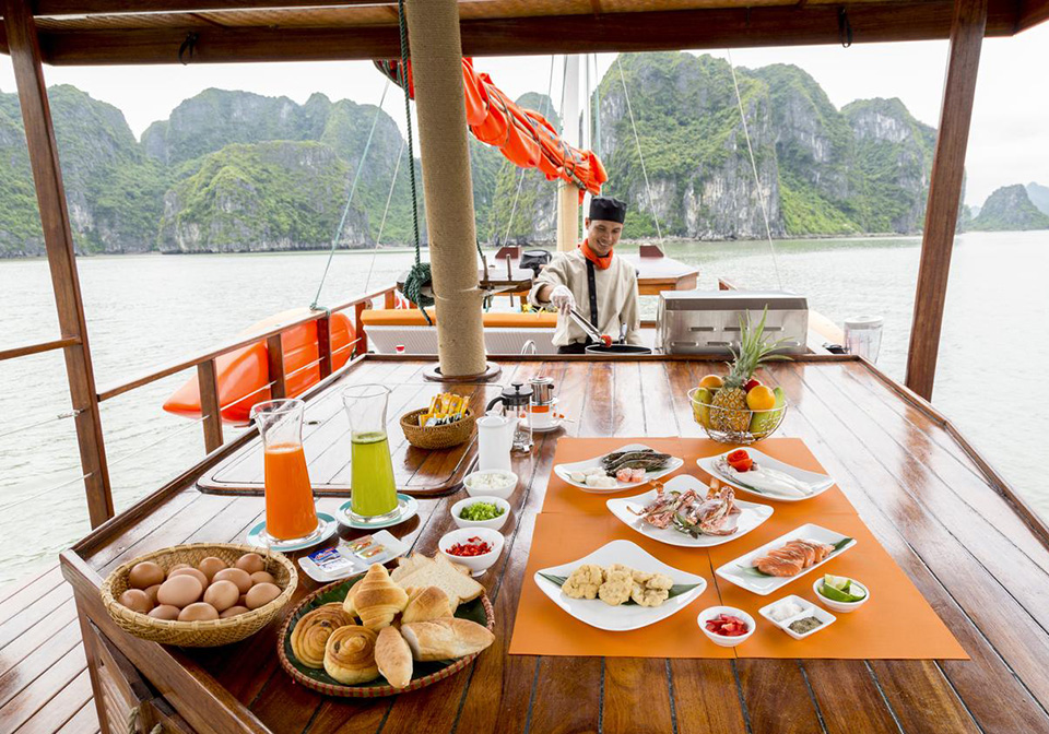 halong_bay_private_cruise_LAzalee_day_cruise_1