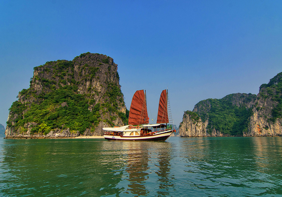 halong_bay_private_cruise_L’Amour_Junk