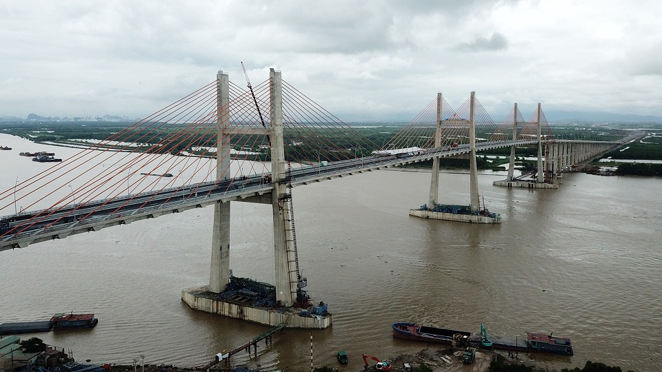 Bach Dang bridge