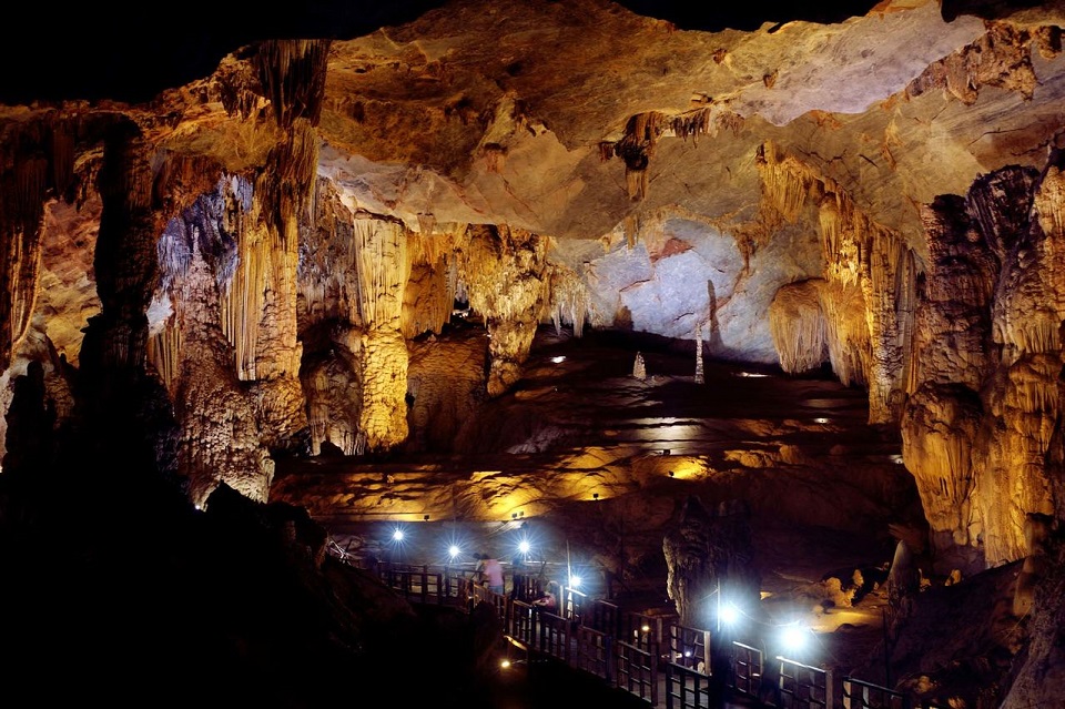 Sung Sot cave