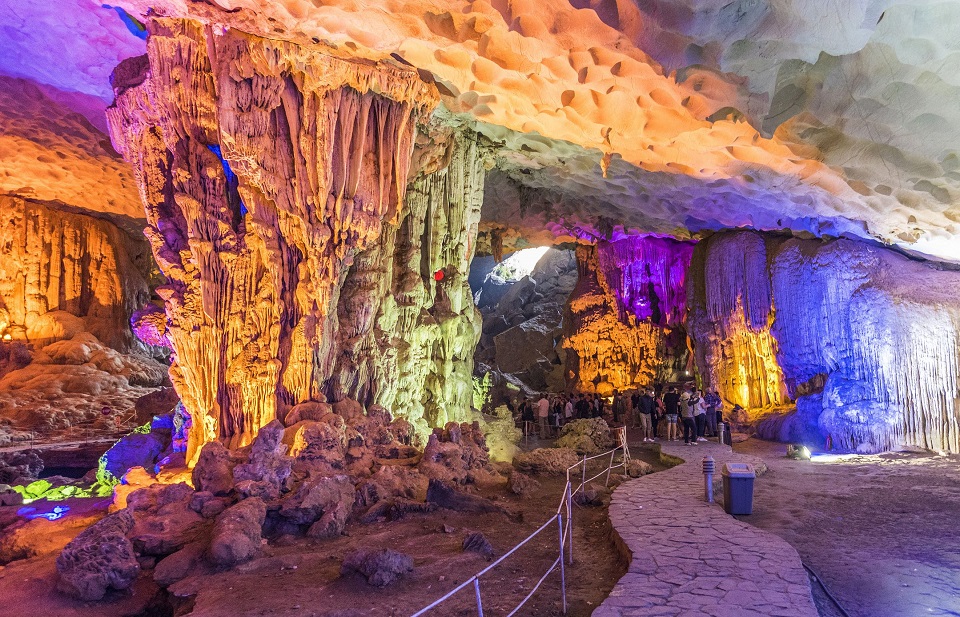 Thien Cung Cave