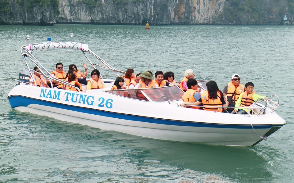 High-speed boat Tuan Chau - Cat Ba