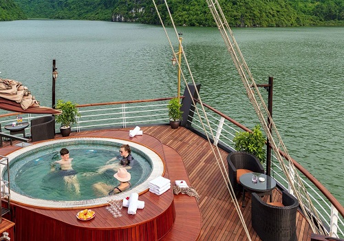 Lan Ha cruises
