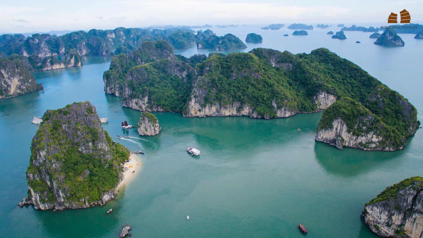 Tranquility of Bai Tu Long bay